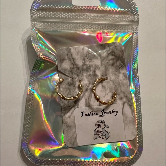 NWT Pairs of Gold Textured Small Popular Hoop Earrings - Picture 3 of 3